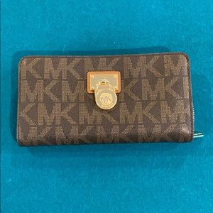 Michael Kors Hamilton large zip around wallet